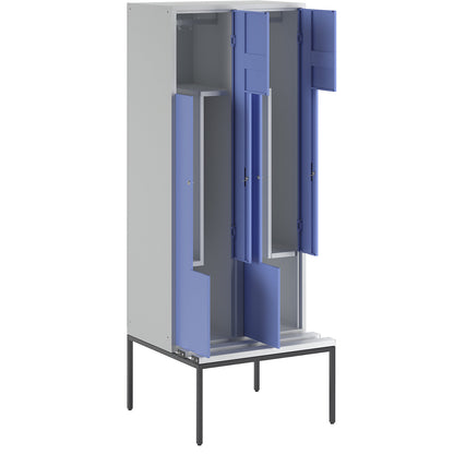 München Z locker with bench seat, 2 compartments, W 800 mm, light blue doors.