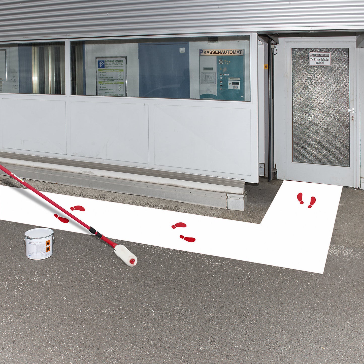 Outdoor marking paint, capacity 5 l, traffic white RAL 9016.