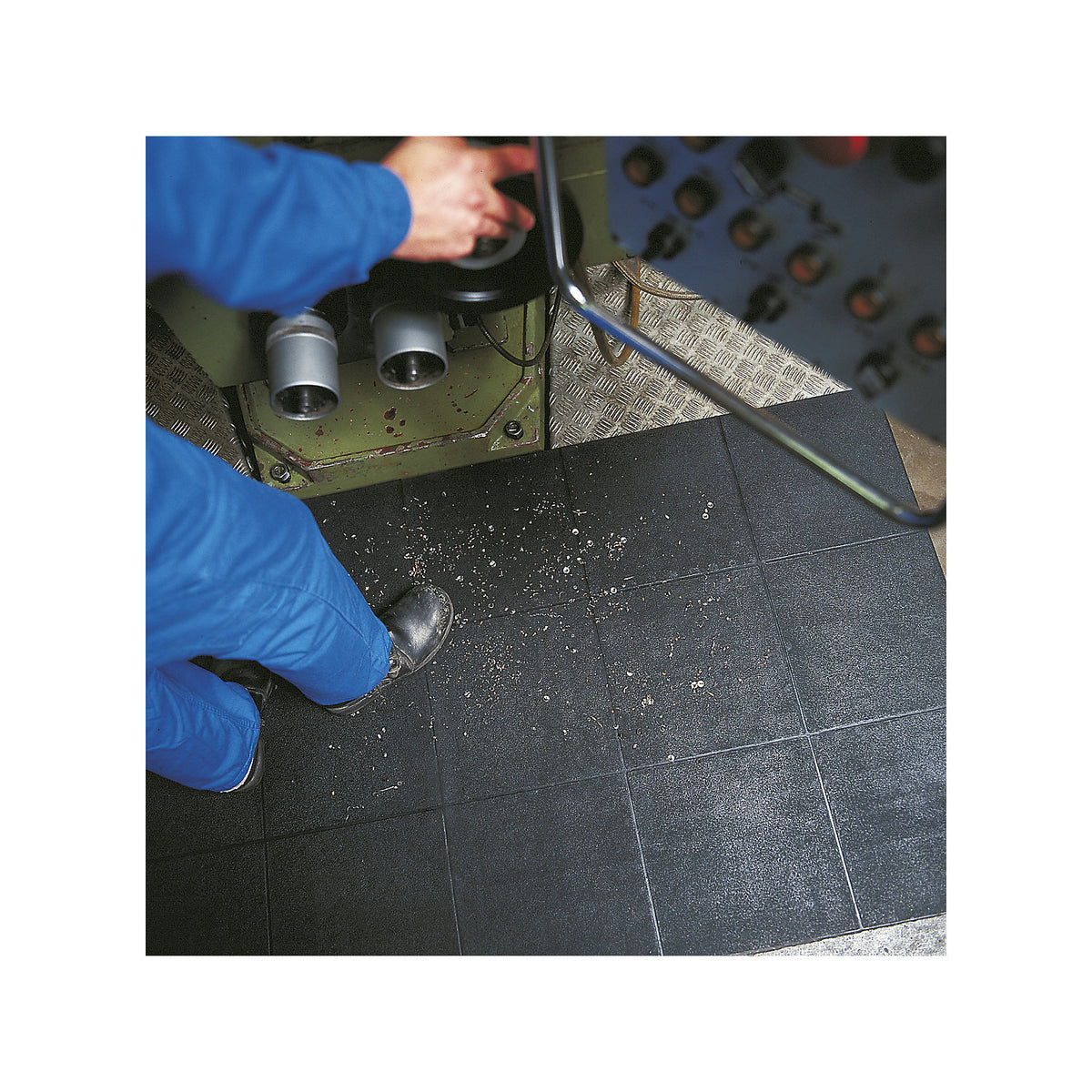 Industrial workstation matting, Yoga Solid Basic industrial matting, 900 x 900 mm, closed surface.