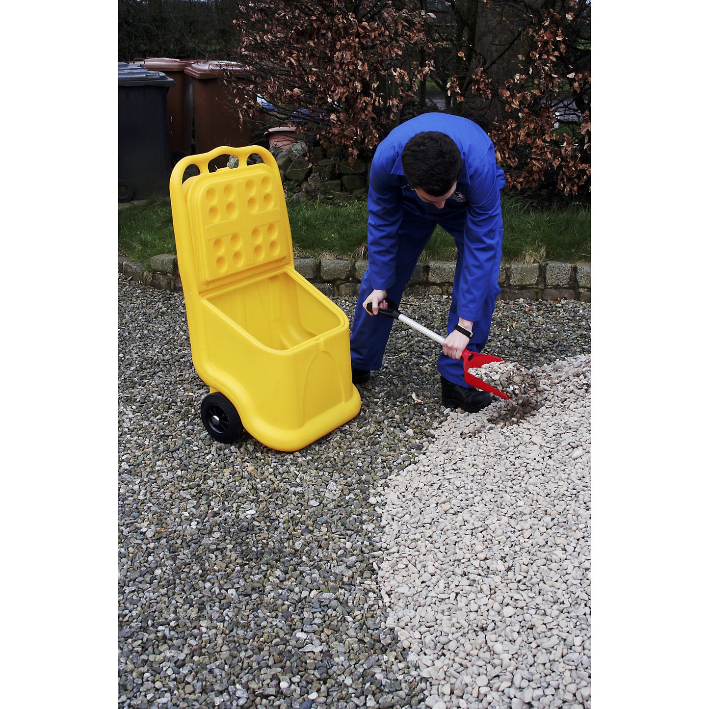 Salt spreader, ideal for bulk materials, capacity 75 l, yellow.