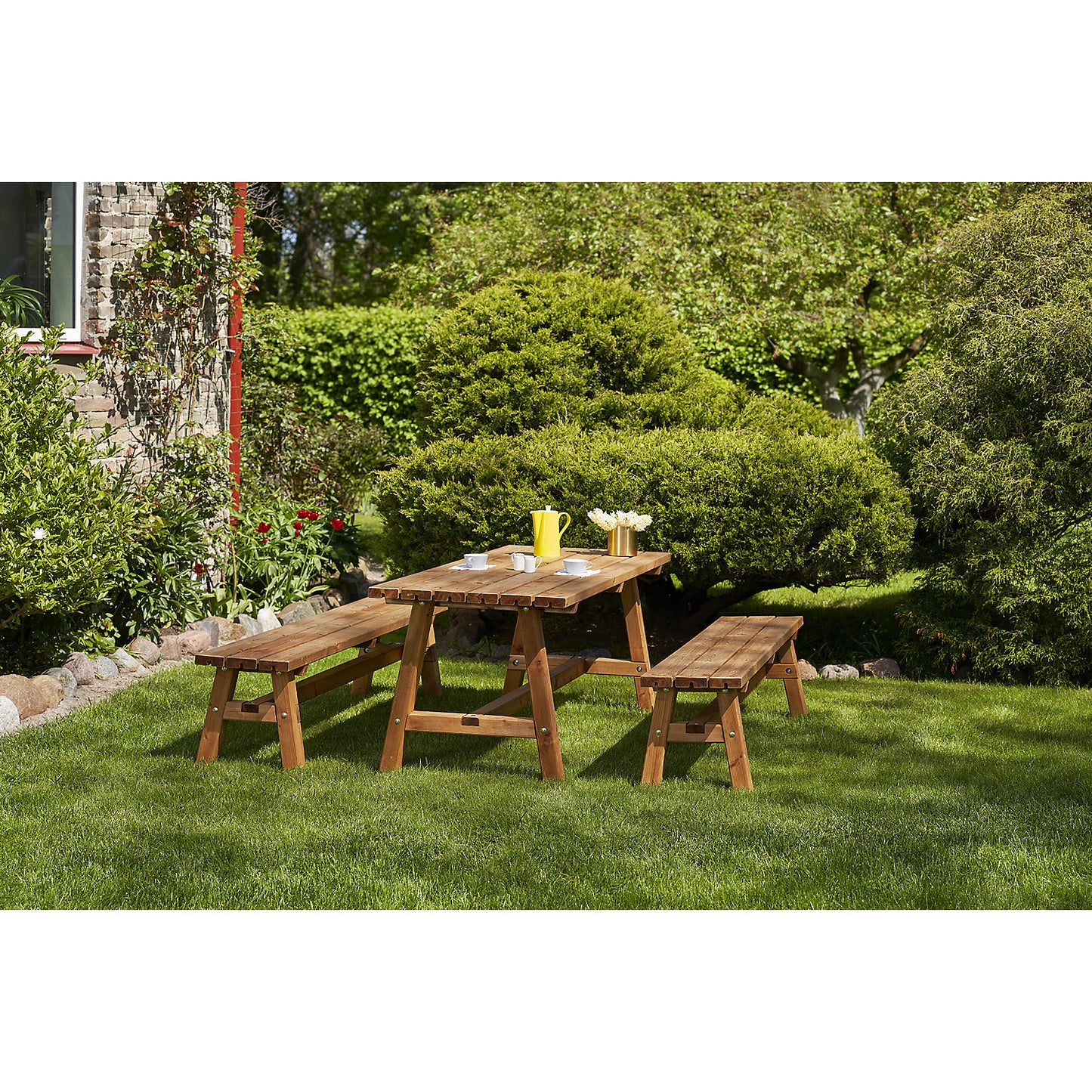 Seating set with desk and 2 benches, coniferous wood, teak-coloured.