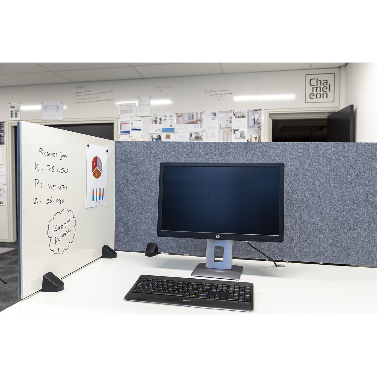 Desk partition for an individual workplace, enamel and PET felt surface, white / grey, width 1200 mm.