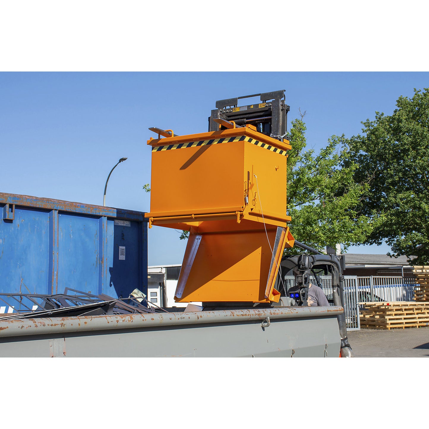 SB hinged bottom skip, capacity 0.5 m³, max. load 1000 kg, hot dip galvanised.