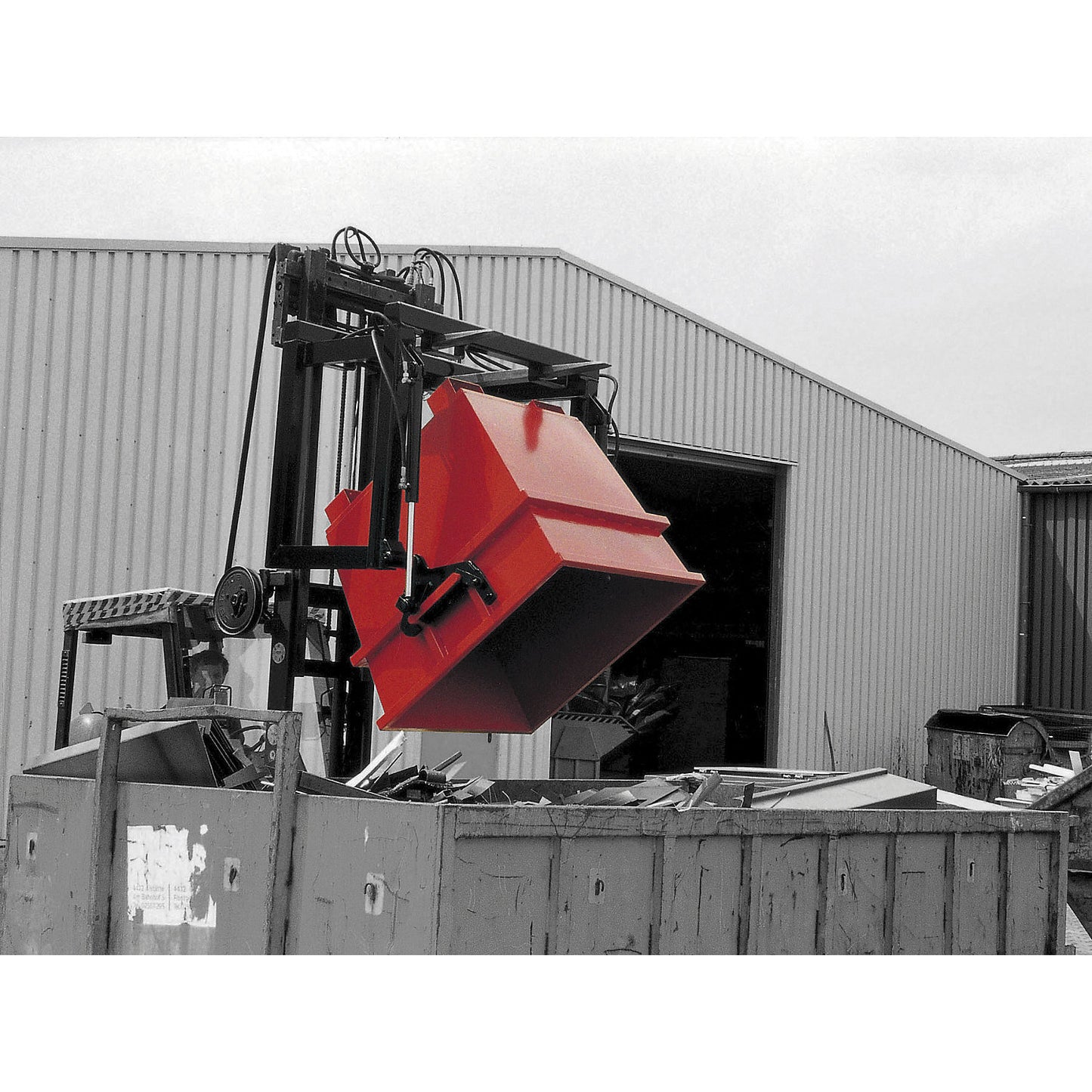 Universal container, capacity 0.75 m³, light blue.