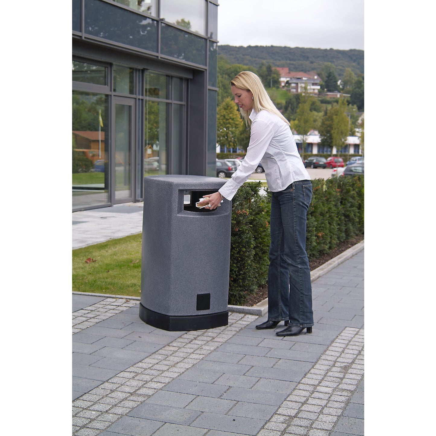 Plastic waste collector for outdoor use, capacity 80 l, WxHxD 530 x 950 x 530 mm, grey.