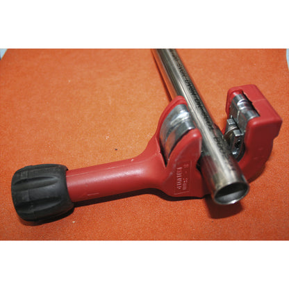 Ratchet pipe cutter, for pipe Ø 12.0 - 35.0 mm, length 180 mm.