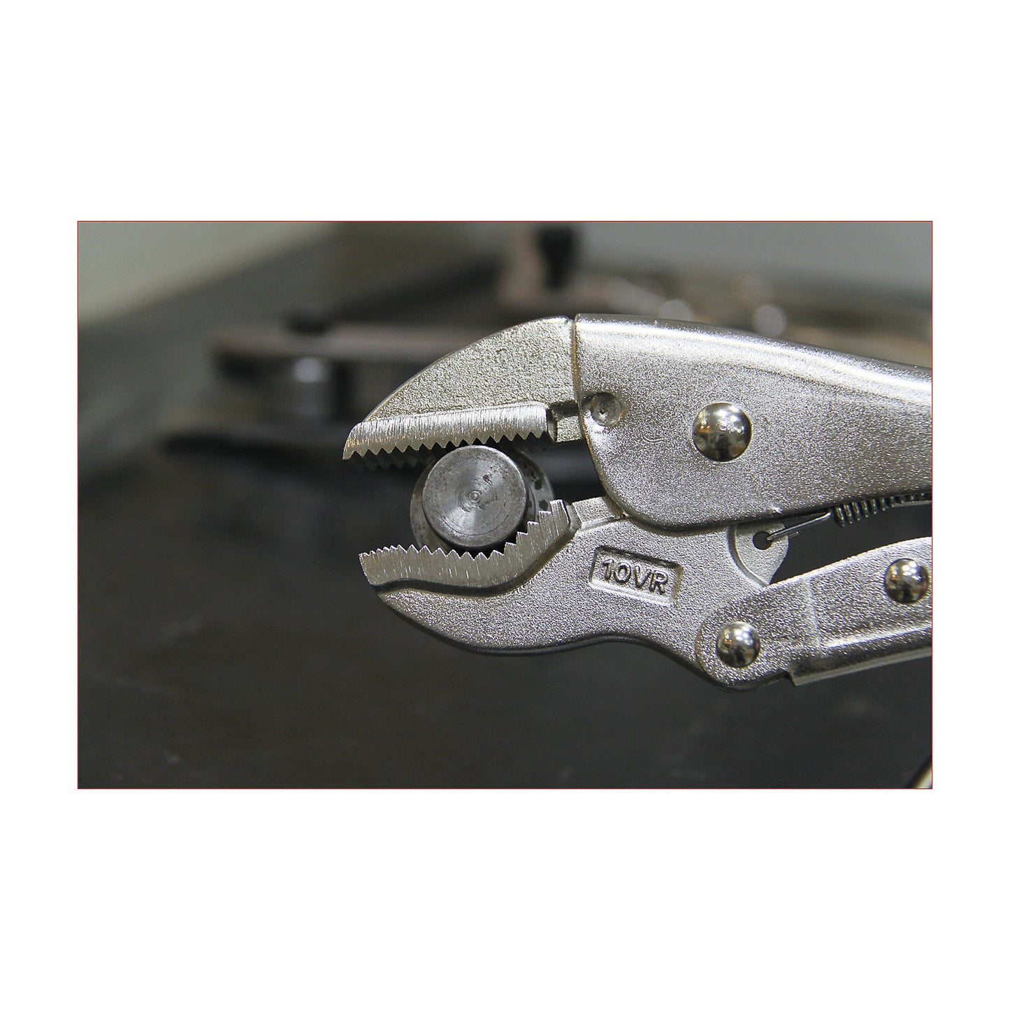 Universal self grip pliers, jaw size 0 - 25 mm, length 185 mm.