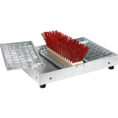 Shoe cleaner, with grate, silver.