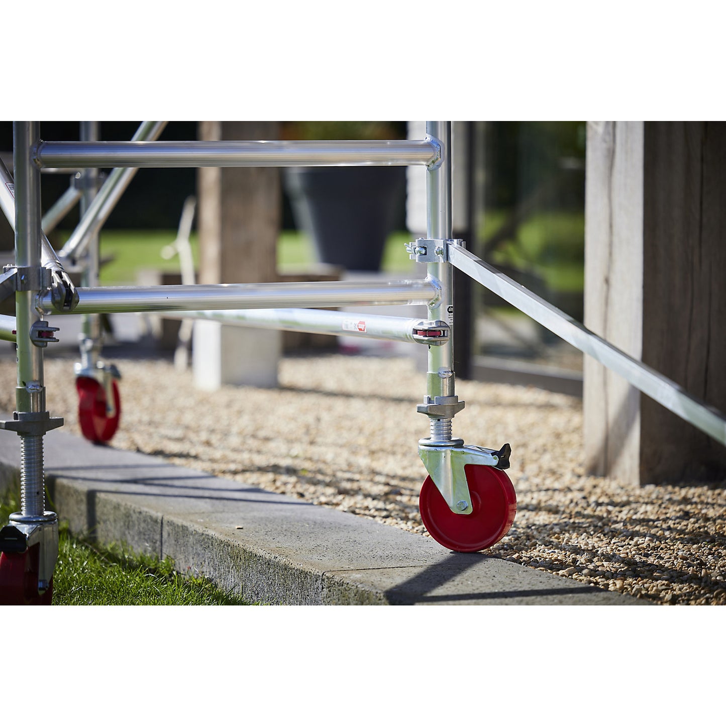 RS TOWER 41 slim mobile access tower with Safe-Quick®, wooden platform, length 1.85 m, working height 6.20 m.