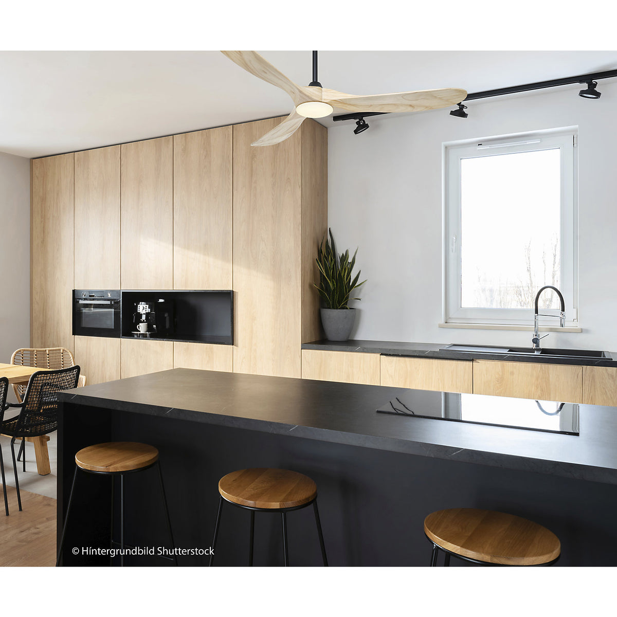 ECO GENUINO-L ceiling fan, rotor blade Ø 1520 mm, natural finish / matt black.