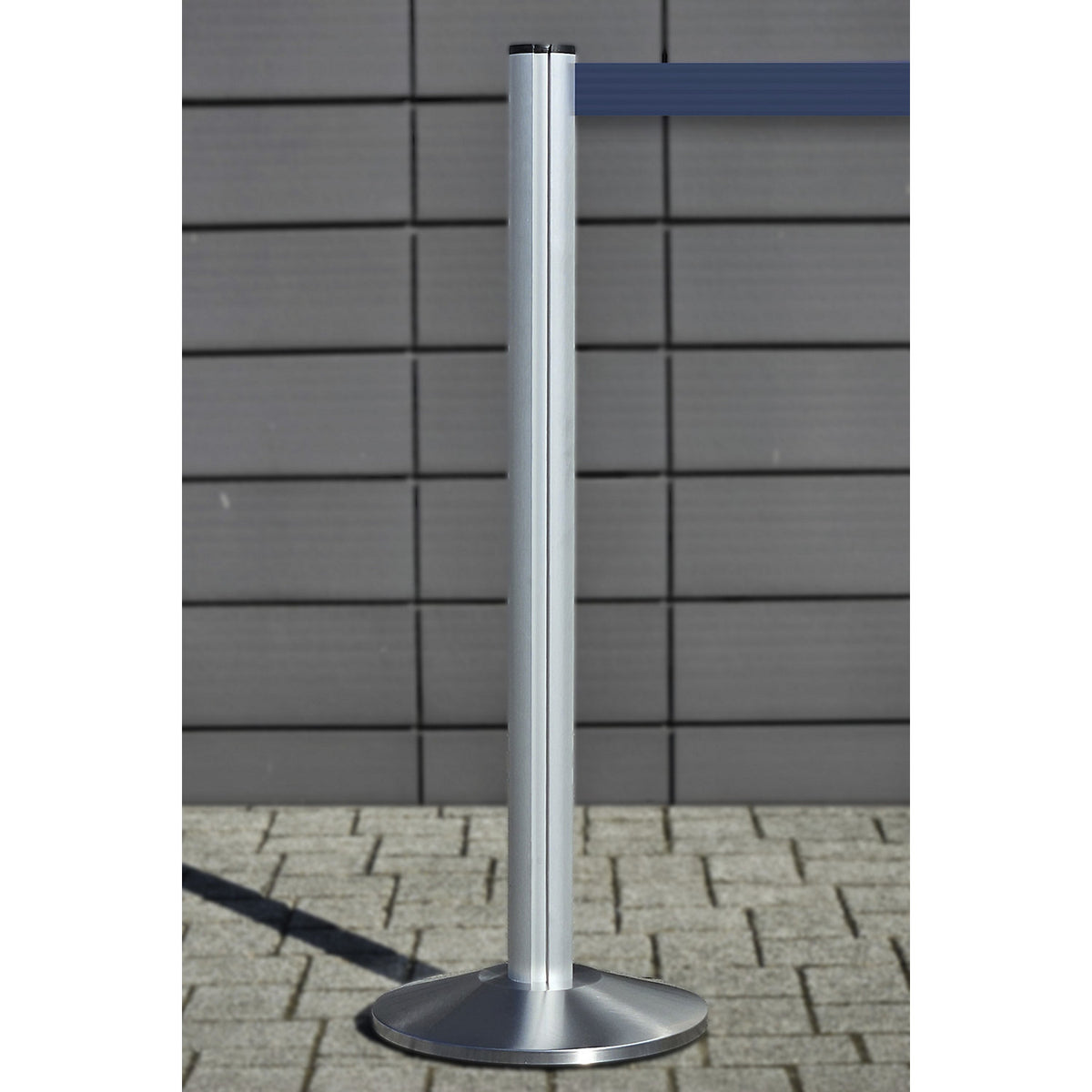 Beltrac EXTEND belt post, aluminium, brushed chrome post, belt dark blue.