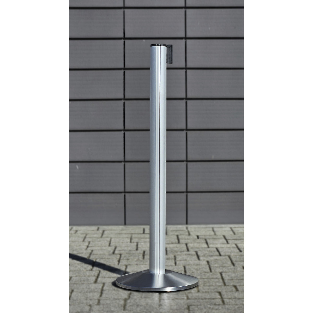 Beltrac EXTEND belt post, aluminium, brushed chrome post, belt red.