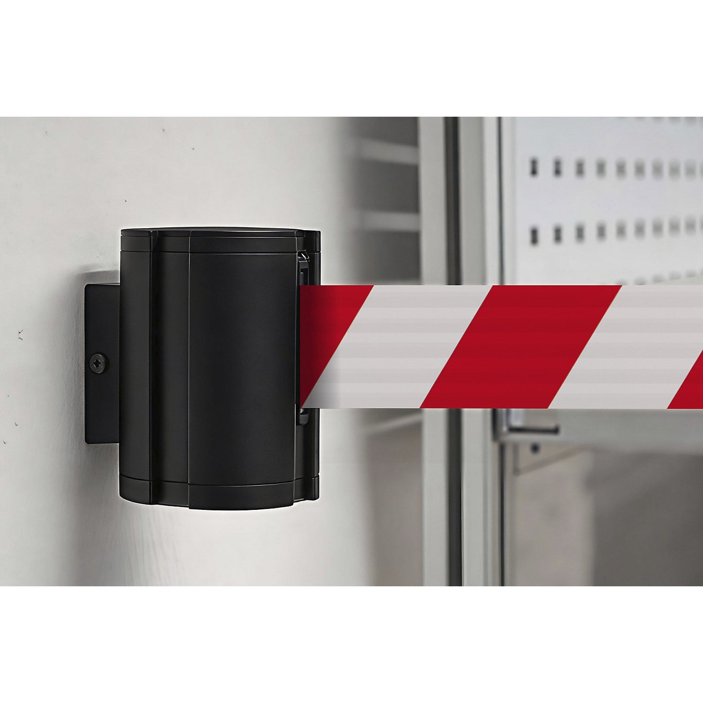 Aluminium belt cassette, wall XL, extension 7 m, belt colour red/white, housing colour black.
