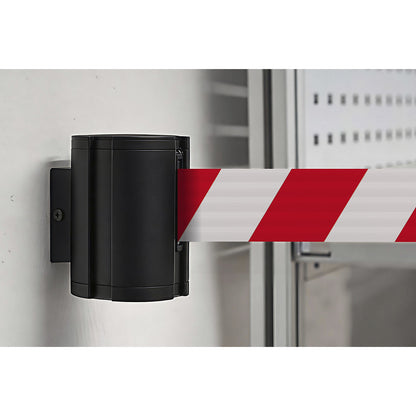 Aluminium belt cassette, wall XL, extension 7 m, belt colour red/white, housing colour black.