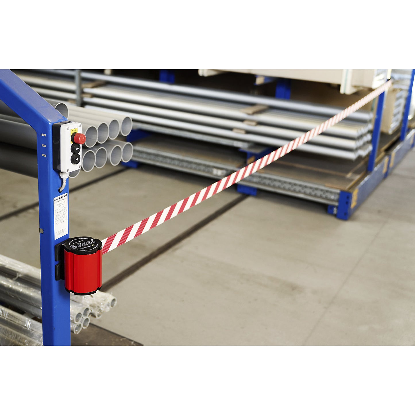 Aluminium belt cassette, wall XXL, 12 m extension, belt colour red/white, housing colour red, magnetic.