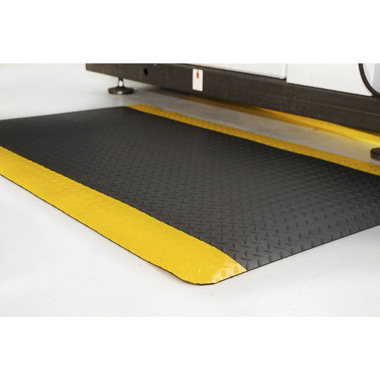 DECKPLATE anti-fatigue matting, fixed dimensions, black / yellow, 3000 x 900 mm.