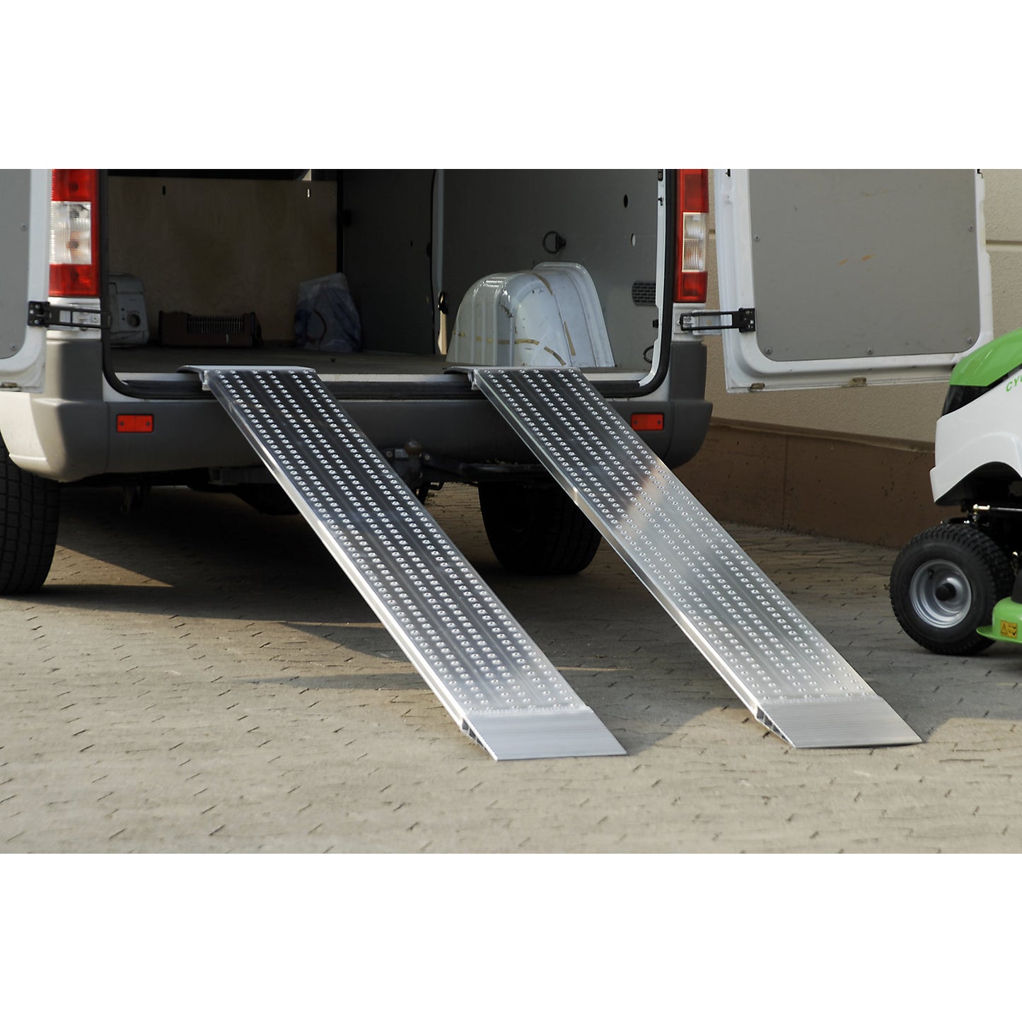 Aluminium loading ramp, perforated walking surface, max. load 200 kg, ramp width 200 mm.