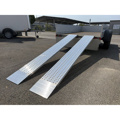 Aluminium loading ramp, perforated walking surface, max. load 450 kg, ramp width 300 mm.