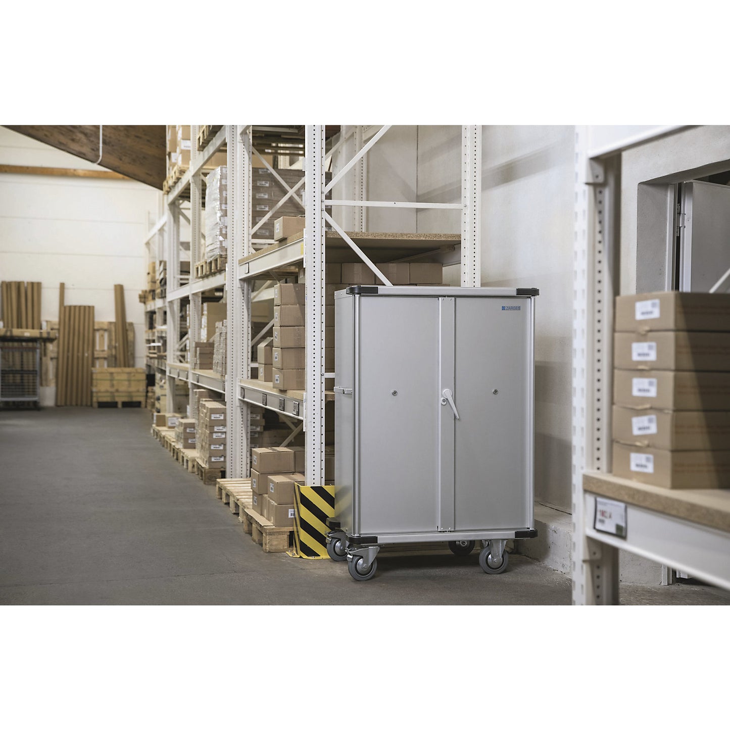 Universal cupboard trolley, 3 shelves, 837 l, LxWxH 1236 x 600 x 1735 mm.