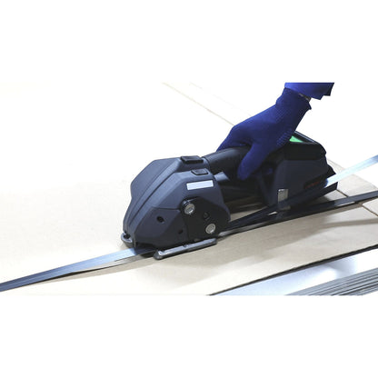 Rechargeable hand strapping tool for steel strapping, fully automatic, for strap width 13, 16, 19 mm.