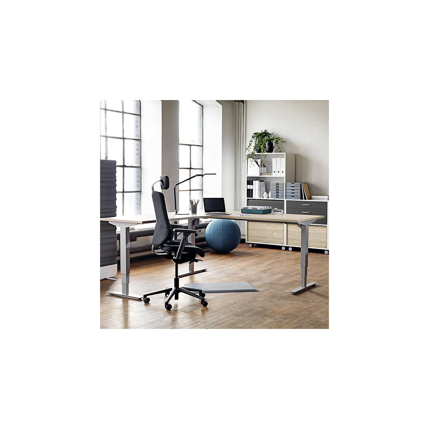 Atlanta desk, electrically height adjustable, L-shaped, WxD 1800 x 2000 mm, dark grey/white, left.