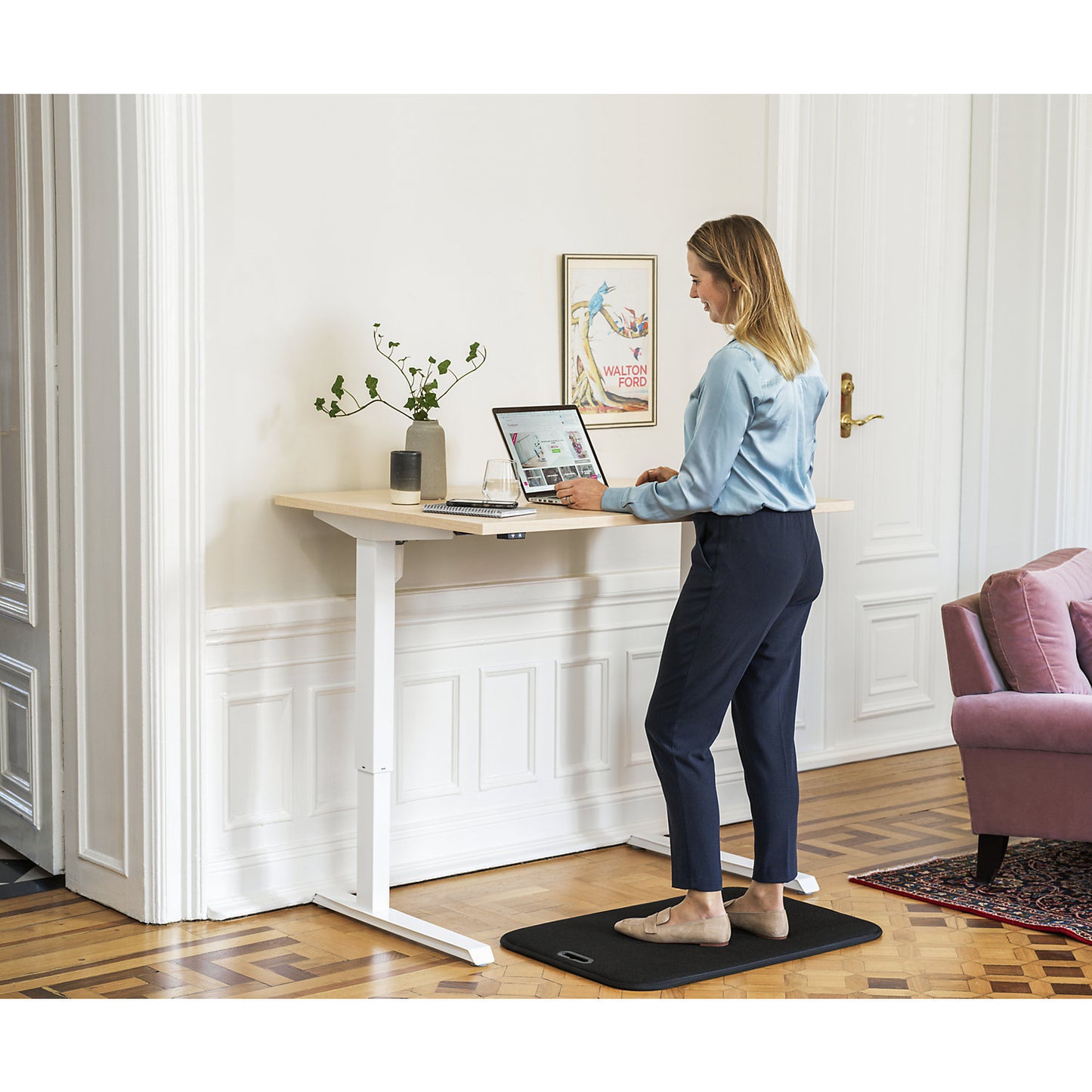 Venla desk, electrically height adjustable, straight, WxD 1800 x 800 mm, oak/white.