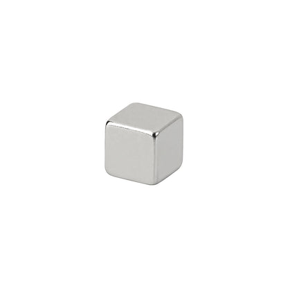 Neodymium cube magnet, height 5 mm, pack of 100, holding force 1.1 kg, light silver.