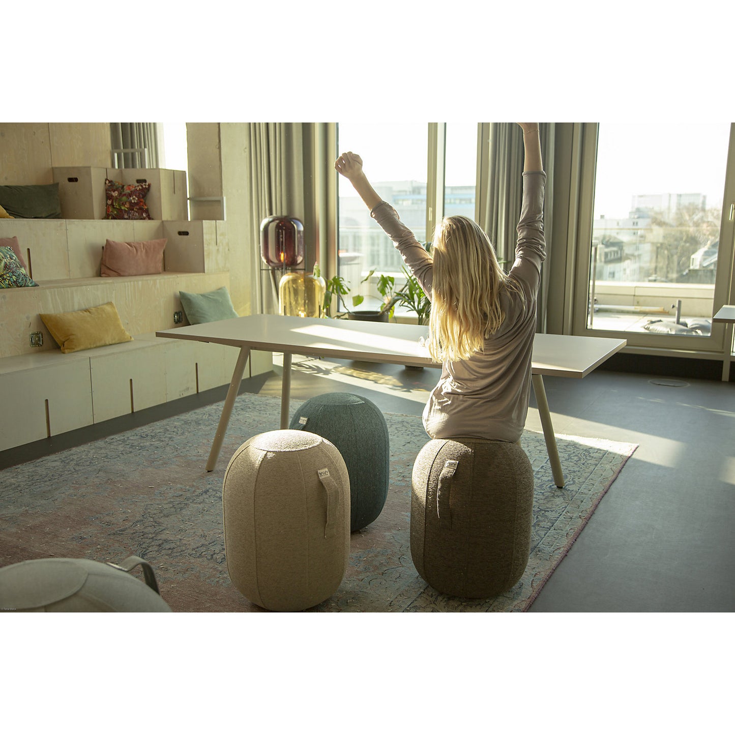 VLUV KAPSUL STOV balance stool M, seat height 480 - 520 mm, polyester, greige.