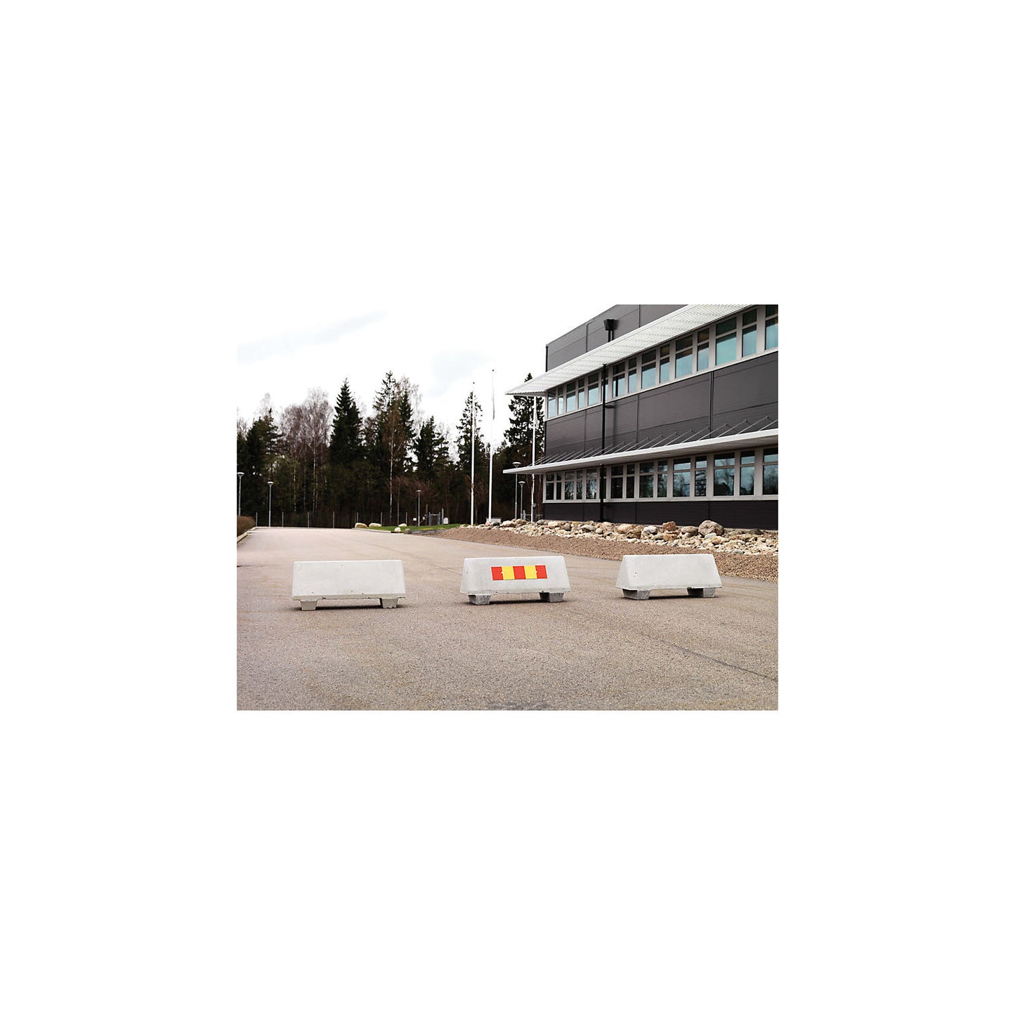 Concrete barrier, LxWxH 1090 x 390 x 465 mm, pack of 4, with reflectors, white, with hole.