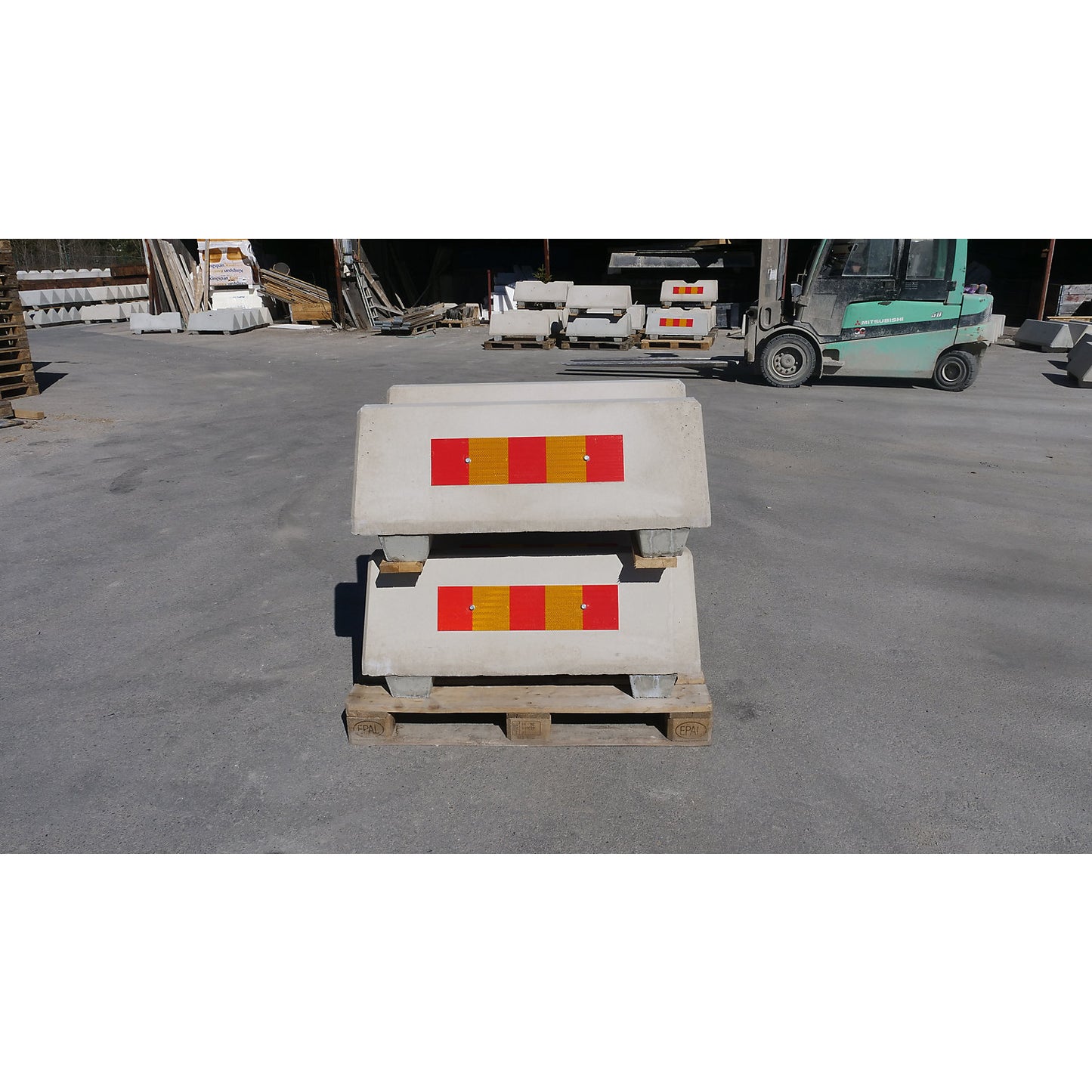 Concrete barrier, LxWxH 1090 x 390 x 465 mm, pack of 4, with reflectors, grey.
