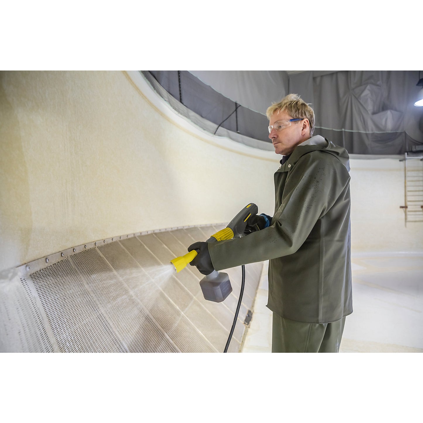 Basic cup foam lance, pump rate 700 - 800 l/h, LxWxH 155 x 115 x 280 mm.