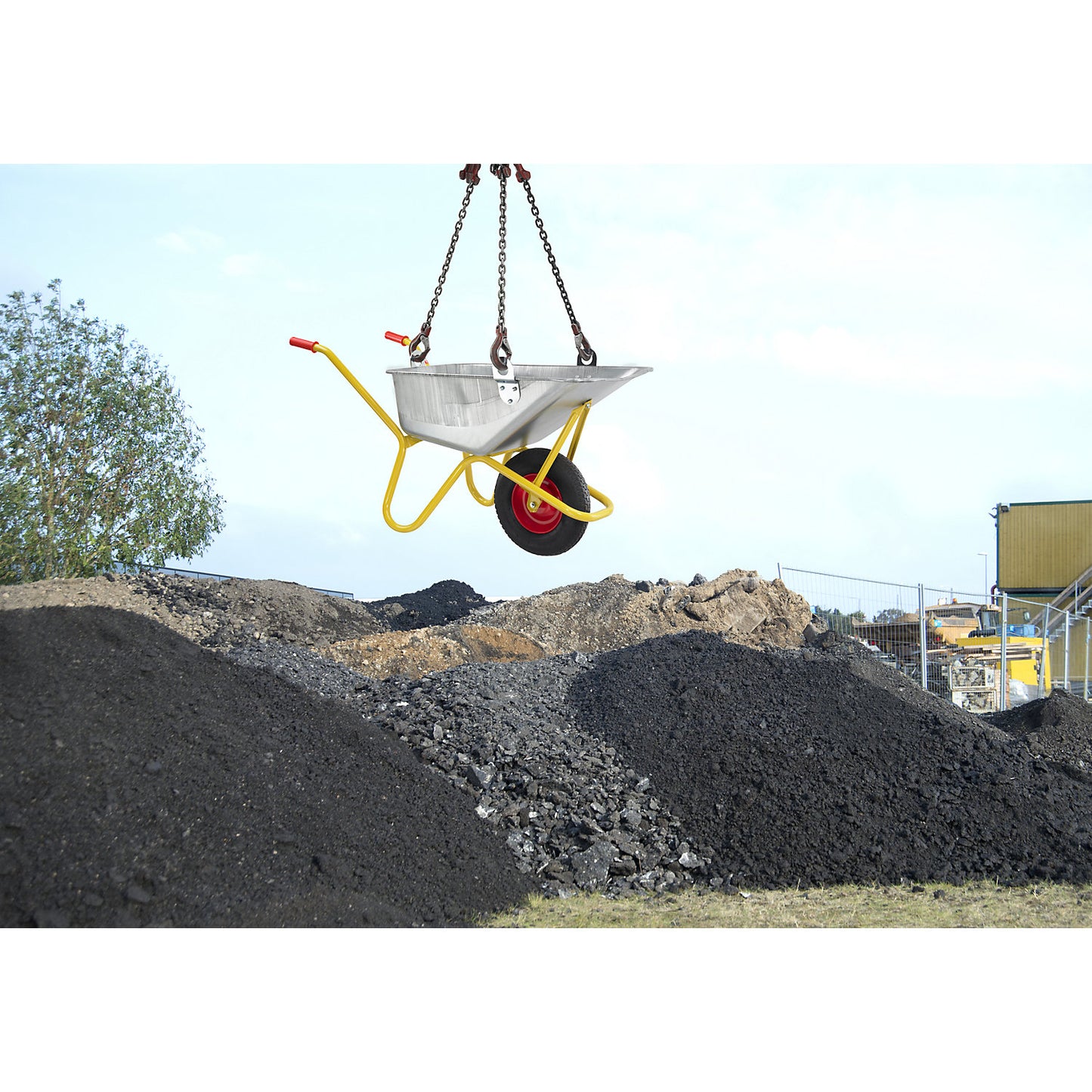 BC 1100 heavy duty wheelbarrow, pneumatic tyres with lifting eyelets, LxW 1310 x 605 mm.