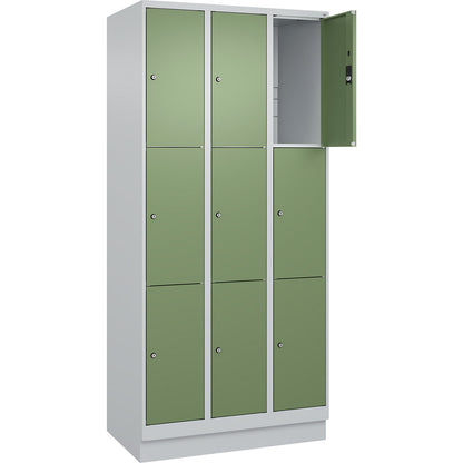 Classic PLUS 3-fold compartment locker, 3 compartments, light grey/reseda green, W 900 mm, 9 compartments, with base plinth.