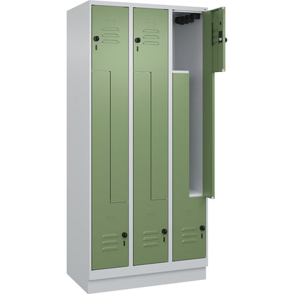 Classic PLUS Z locker, 3 compartments, light grey/reseda green, W 900 mm, with base plinth, rotary bolt.