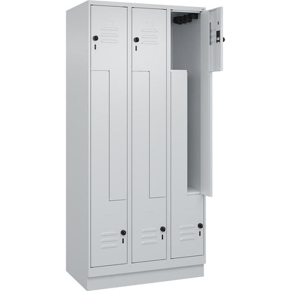 Classic PLUS Z locker, 3 compartments, light grey, W 900 mm, with base plinth, rotary bolt.