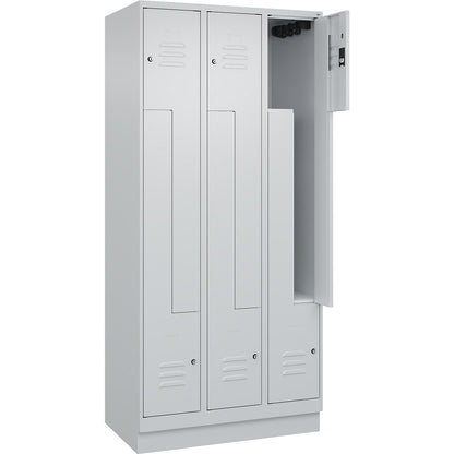 Classic PLUS Z locker, 3 compartments, light grey, W 900 mm, with base plinth, cylinder lock.