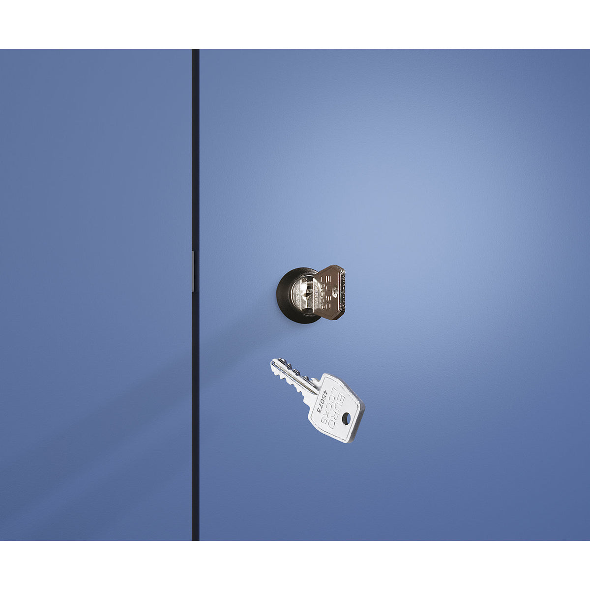 Classic PLUS bench seat double deck clothes locker, 2 compartments, light grey/grey, W 600 mm, cylinder lock, base frame, beech hardwood.
