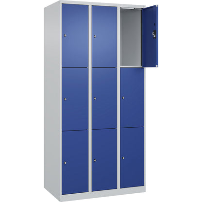 Evolo PLUS 3-fold compartment locker, 3 compartments, light grey / gentian blue, W 900 mm, 9 compartments, with floor glides, cylinder lock.