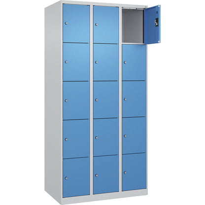 Evolo PLUS 5-fold compartment locker, 3 compartments, light grey / light blue, W 900 mm, 15 compartments, with floor glides, cylinder lock.