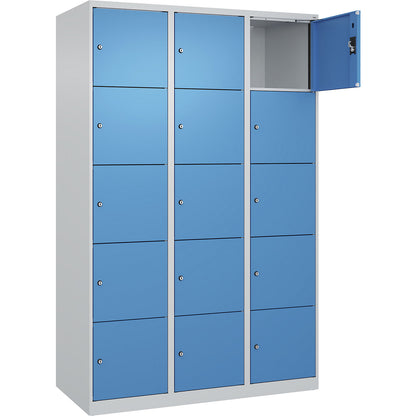Evolo PLUS 5-fold compartment locker, 3 compartments, light grey / light blue, W 1200 mm, 15 compartments, with floor glides, cylinder lock.