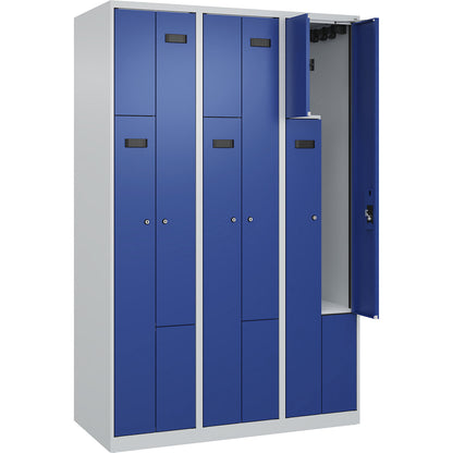 Evolo PLUS Z-locker, 3 compartments, light grey / gentian blue, W 1200 mm, 6 compartments, with floor glides, cylinder lock.