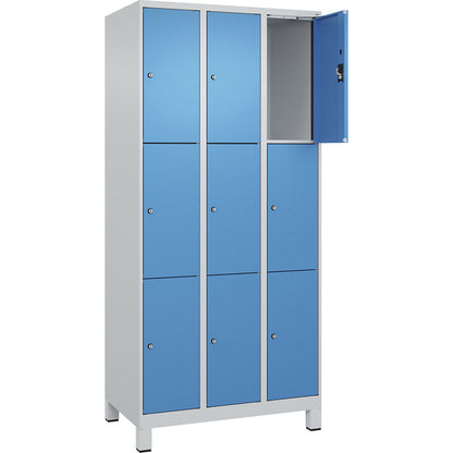Evolo PLUS 3-fold compartment locker, 3 compartments, light grey / light blue, W 900 mm, 9 compartments, with wide feet, cylinder lock.