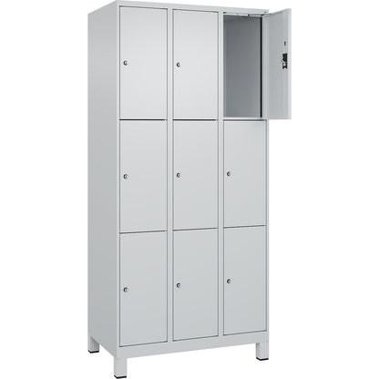 Evolo PLUS 3-fold compartment locker, 3 compartments, light grey, W 900 mm, 9 compartments, with wide feet, cylinder lock.
