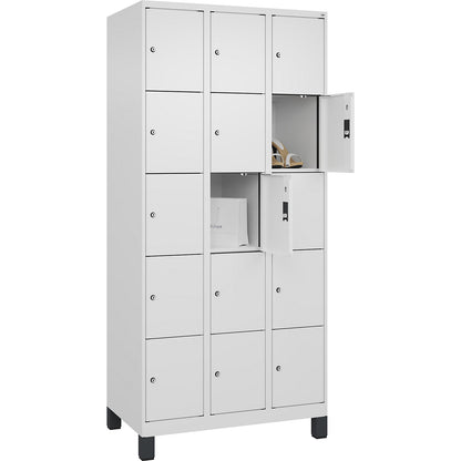 Evolo PLUS 5-fold compartment locker, 3 compartments, white, W 900 mm, 15 compartments, with wide feet, cylinder lock.