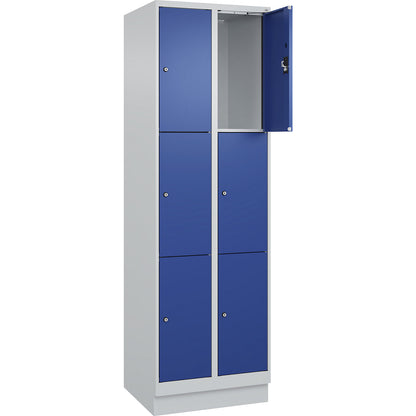 Evolo PLUS 3-fold compartment locker, 2 compartments, light grey / gentian blue, W 600 mm, 6 compartments, with base plinth, cylinder lock.