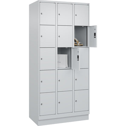 Evolo PLUS 5-fold compartment locker, 3 compartments, light grey, W 900 mm, 15 compartments, with base plinth, cylinder lock.