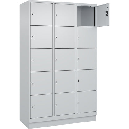 Evolo PLUS 5-fold compartment locker, 3 compartments, light grey, W 1200 mm, 15 compartments, with base plinth, cylinder lock.