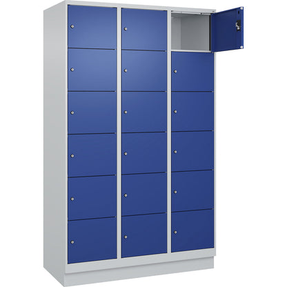 Evolo PLUS 6-fold compartment locker, 3 compartments, light grey / gentian blue, W 1200 mm, 18 compartments, with base plinth, cylinder lock.