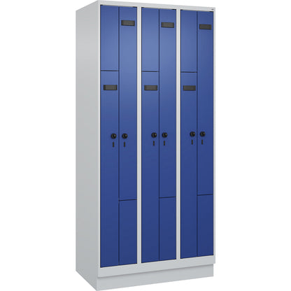 Evolo PLUS Z-locker, 3 compartments, light grey / gentian blue, W 900 mm, 6 compartments, with base plinth, security rotary bolt.