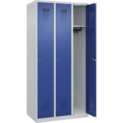Evolo PLUS locker, 3 compartments, light grey / gentian blue, W 900 mm, with floor glides, cylinder lock.